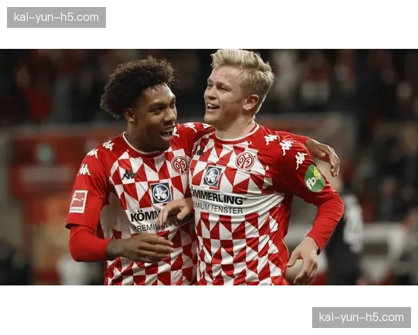 比赛突发：美因茨球员魏珀因伤无法坚持，被替换下场。